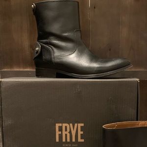 FRYE MELISSA BUTTON BLACK ZIP BOOTS ✨